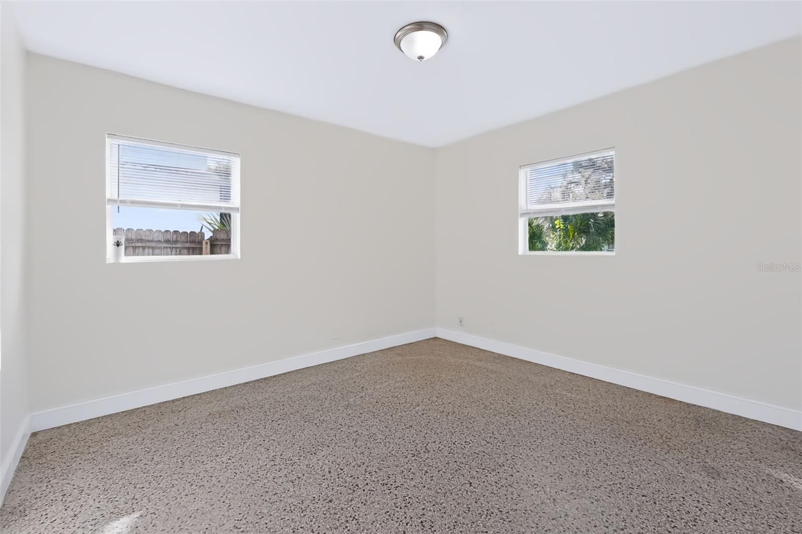2438 N RAMONA CIR — photo 18