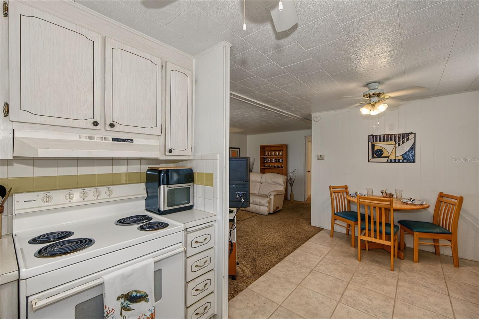 93 RACHEL DR — photo 20