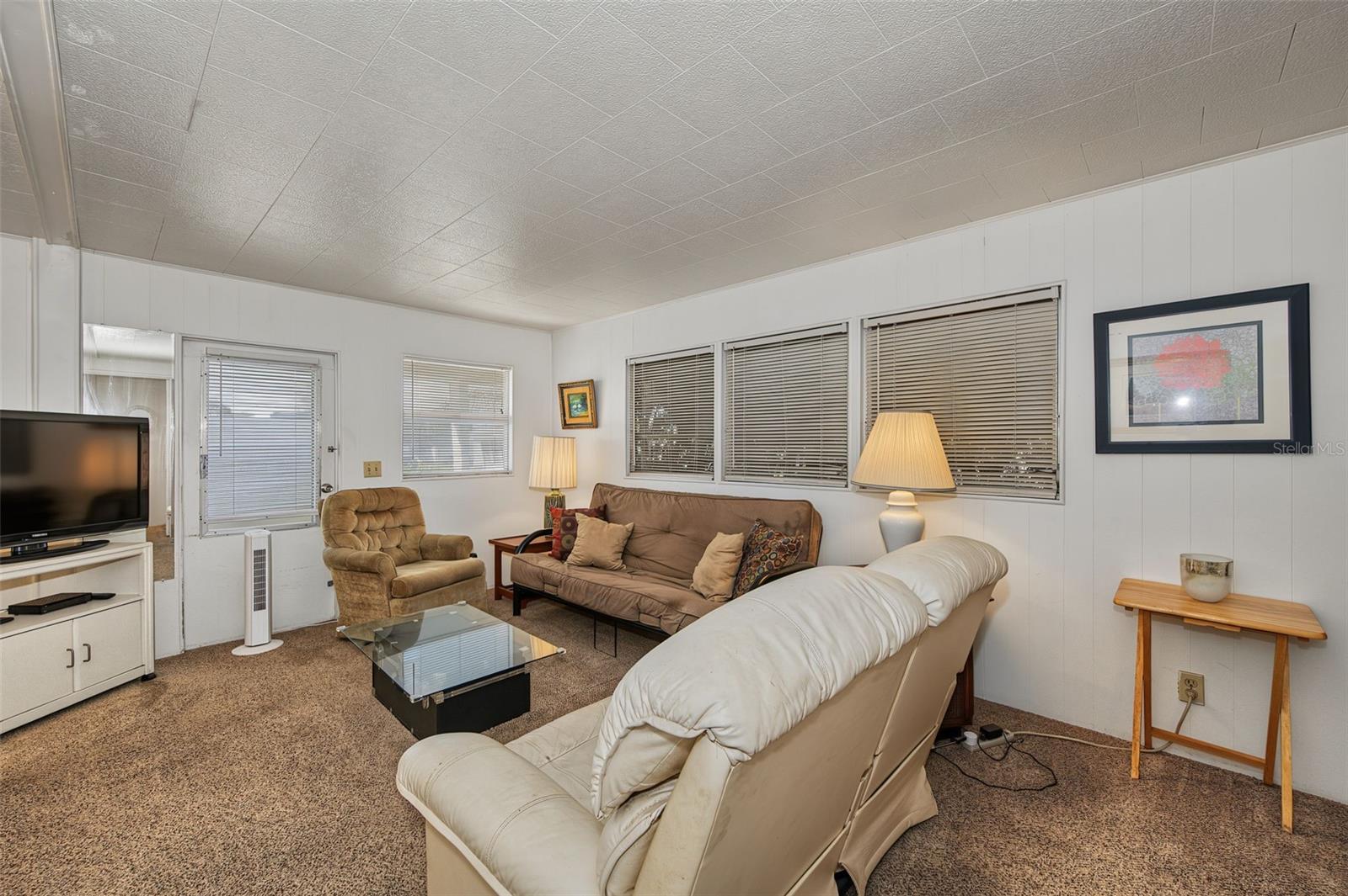 93 RACHEL DR — photo 16