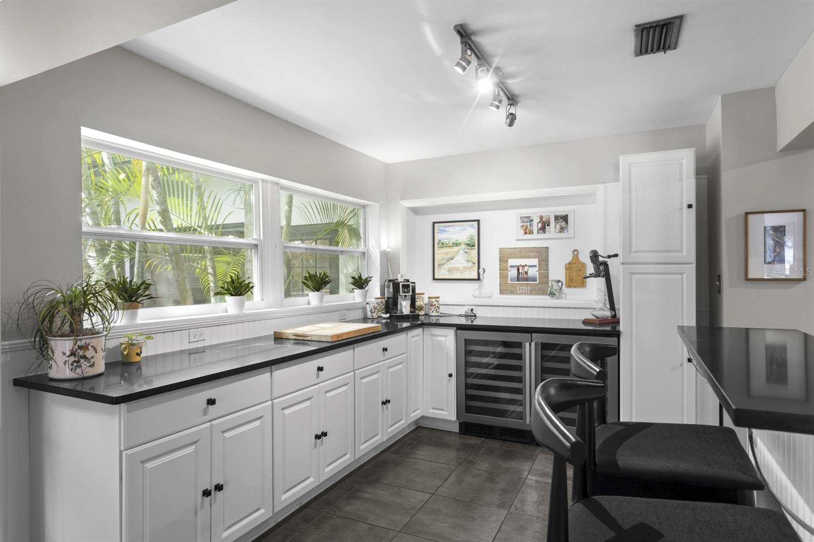 505 N BEVERLY AVE — photo 10