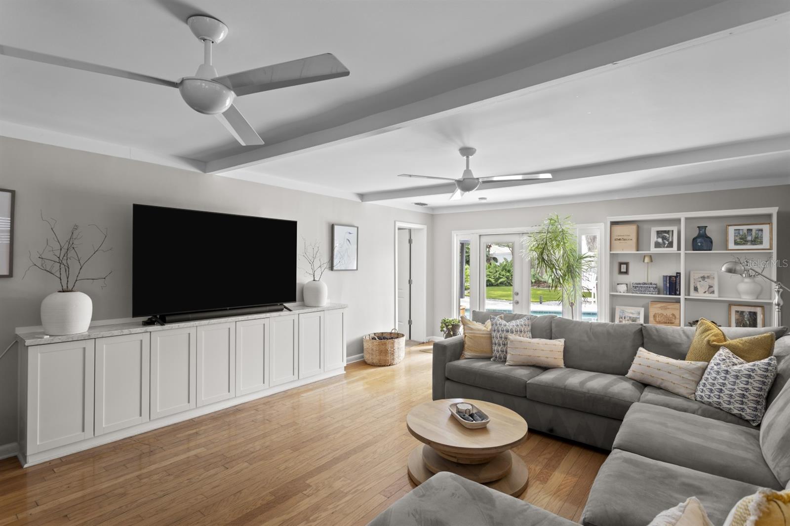 505 N BEVERLY AVE — photo 17