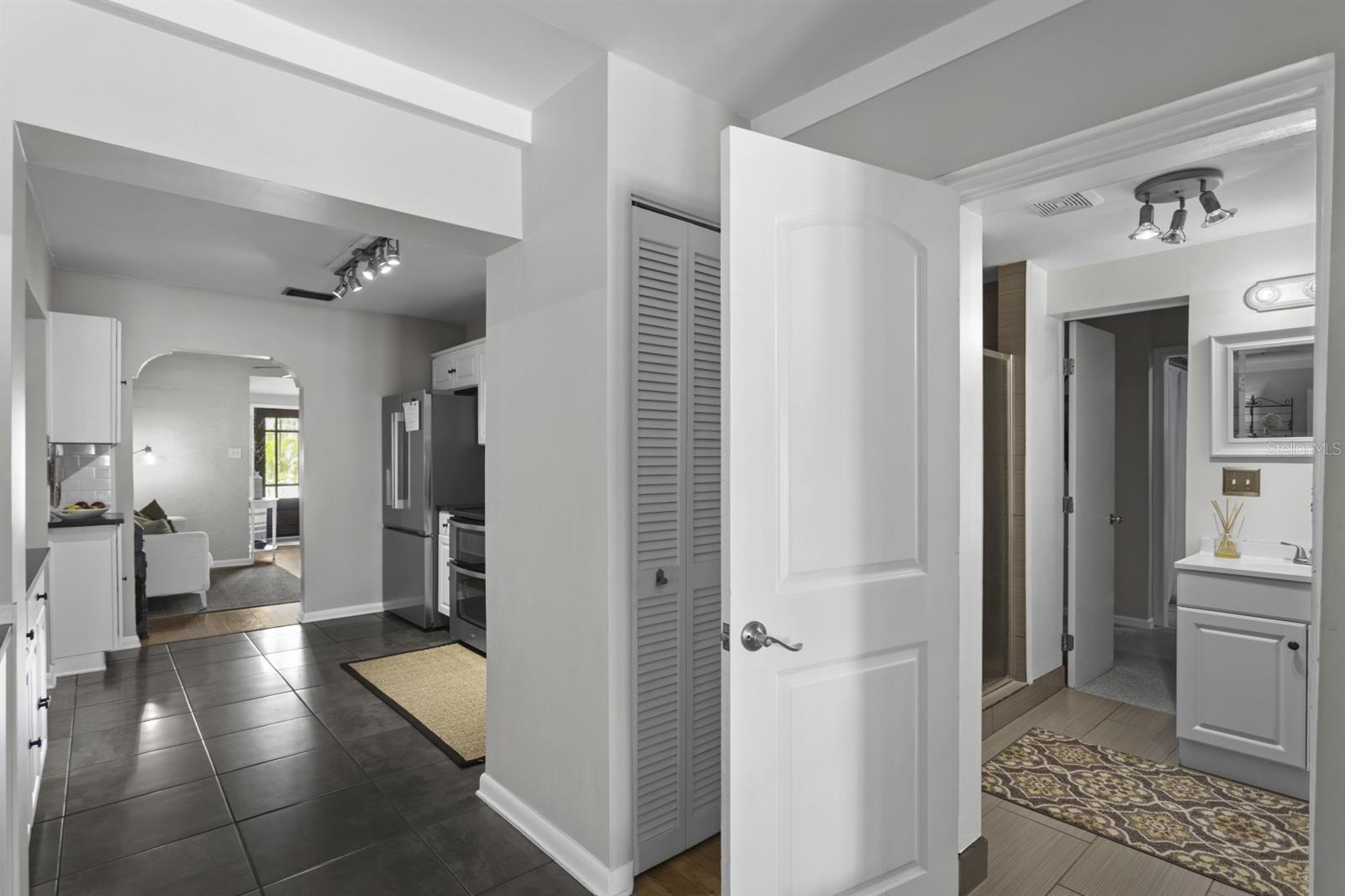 505 N BEVERLY AVE — photo 31