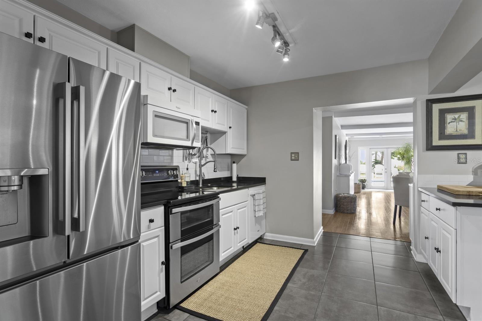 505 N BEVERLY AVE — photo 8