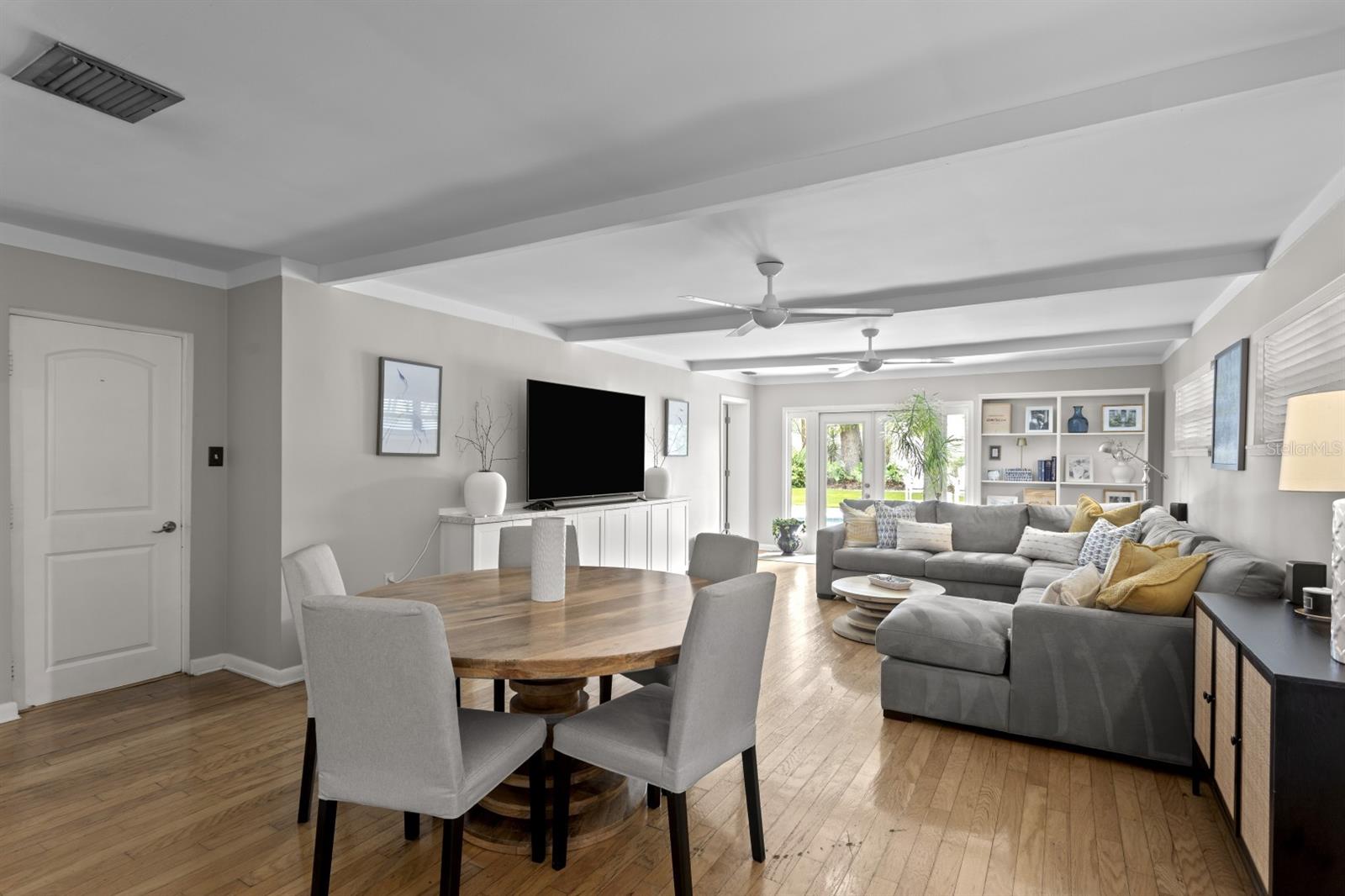 505 N BEVERLY AVE — photo 13
