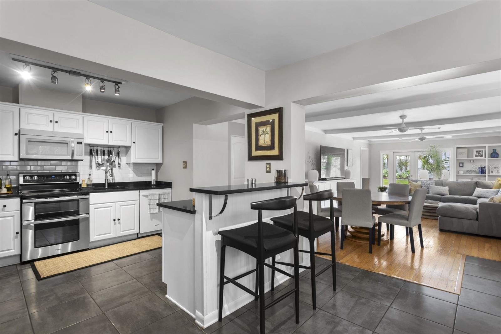 505 N BEVERLY AVE — photo 12