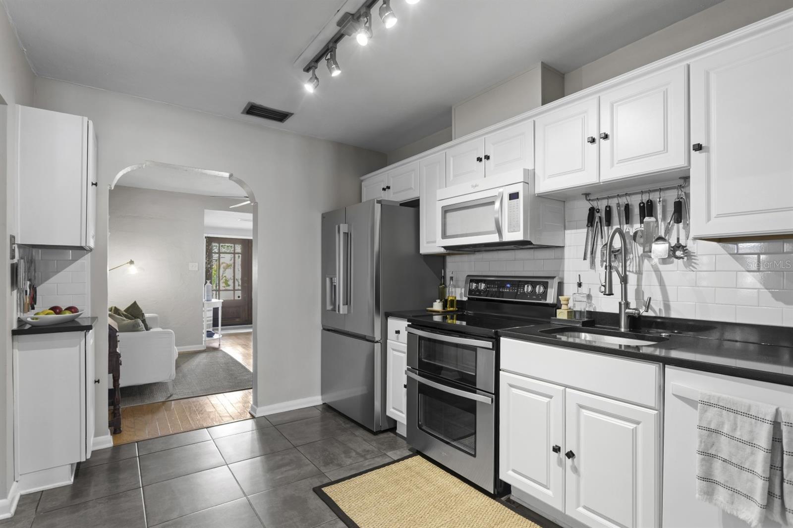 505 N BEVERLY AVE — photo 11