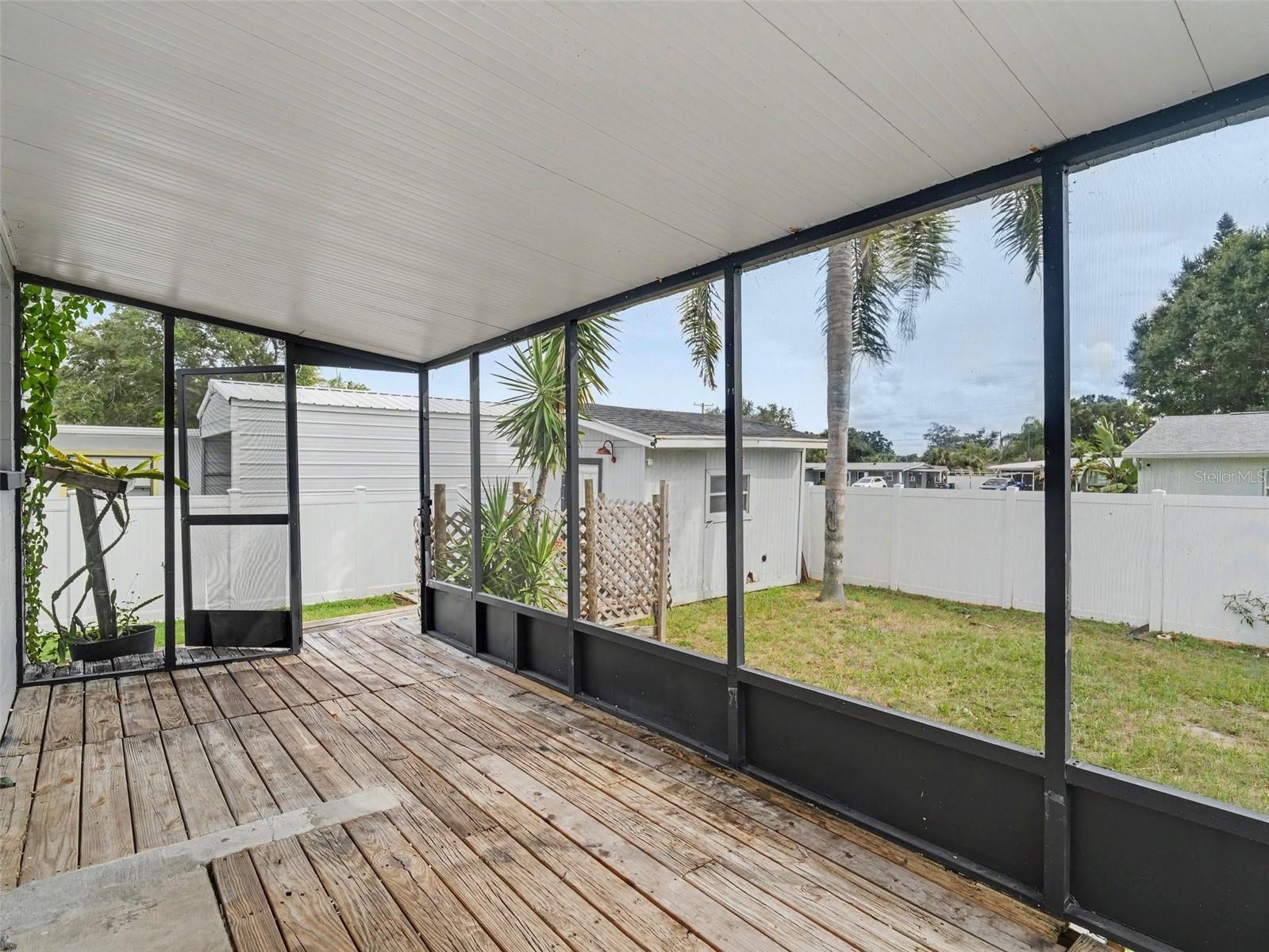 520 FAIRHOPE DR — photo 23