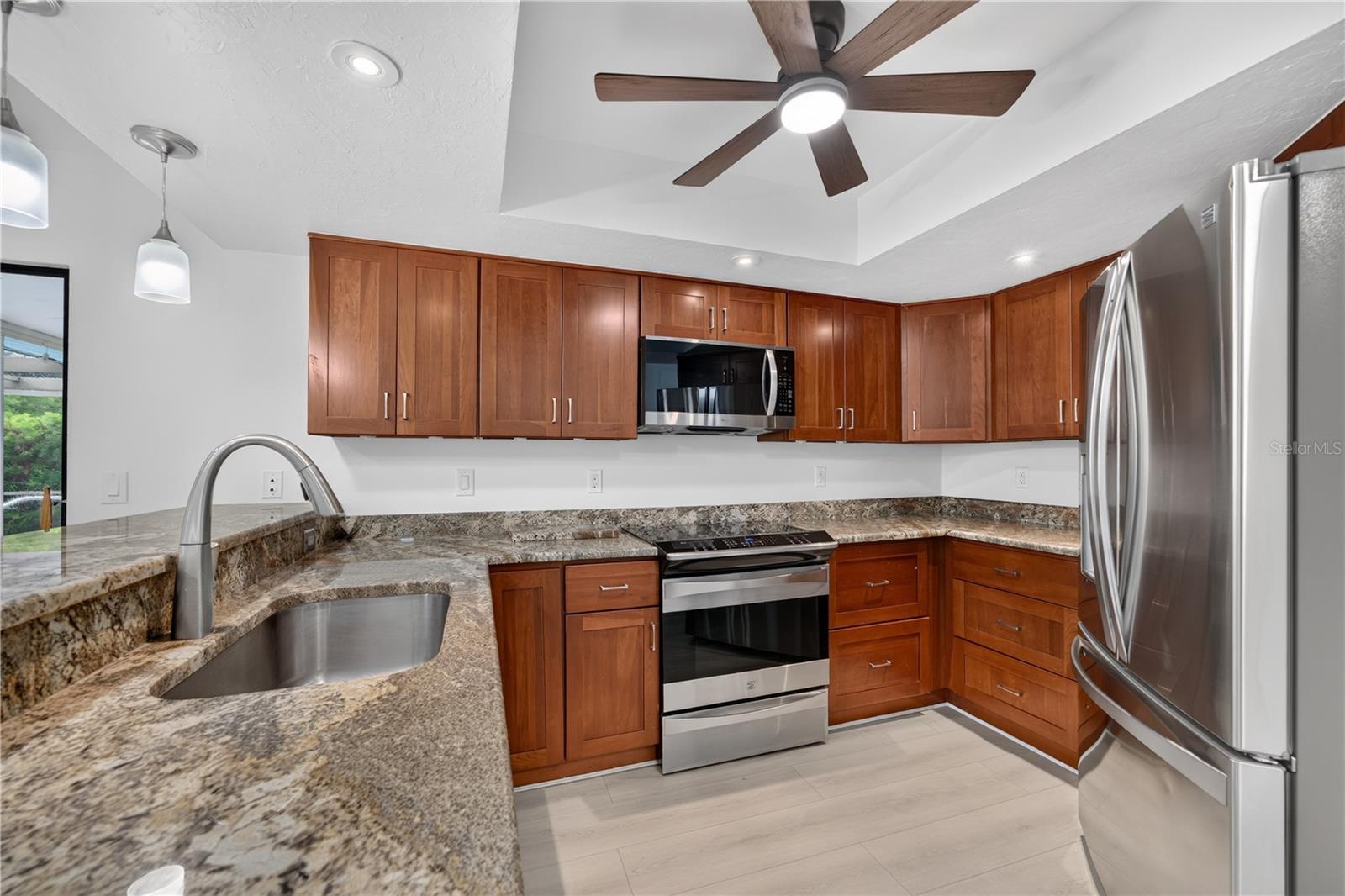 2014 COUNTRY MEADOWS LN — photo 15