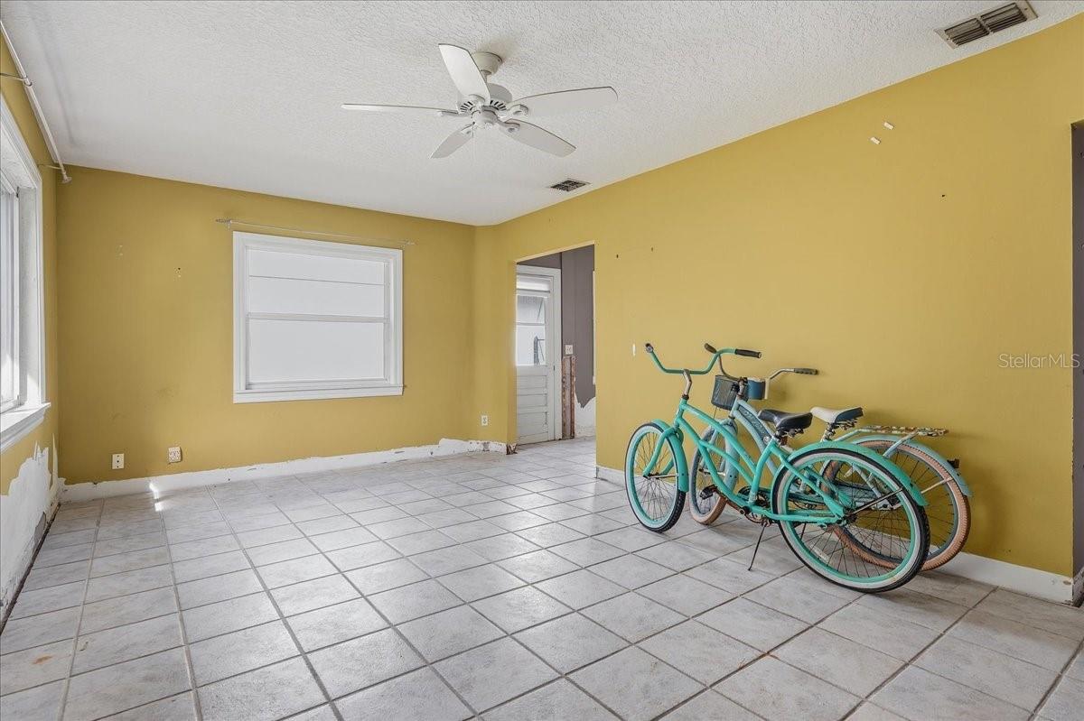 402 ORCHID LN — photo 10