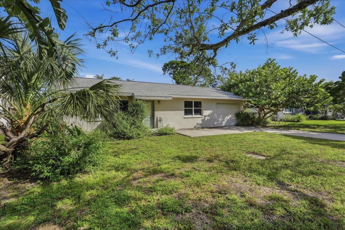 402 ORCHID LN — photo 35