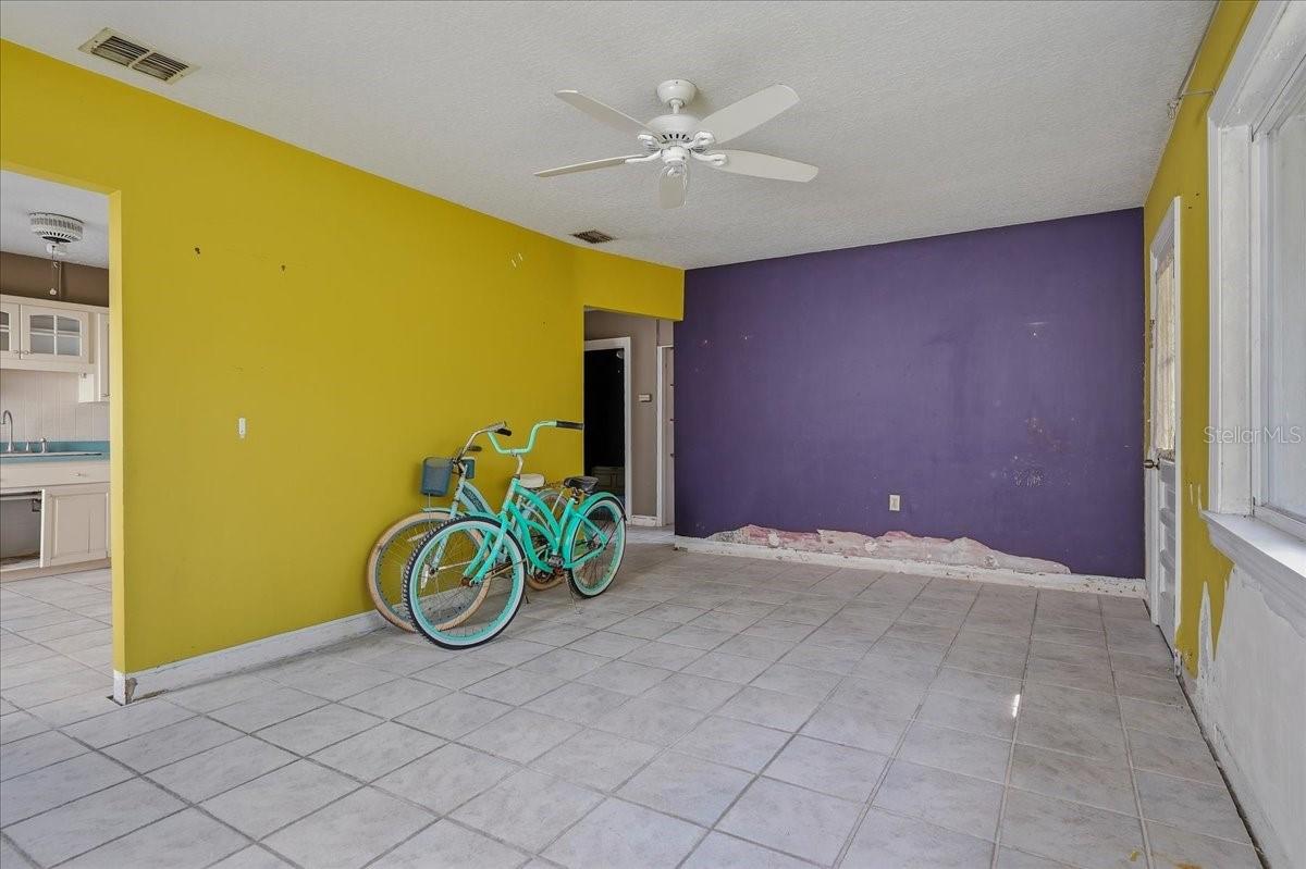 402 ORCHID LN — photo 12