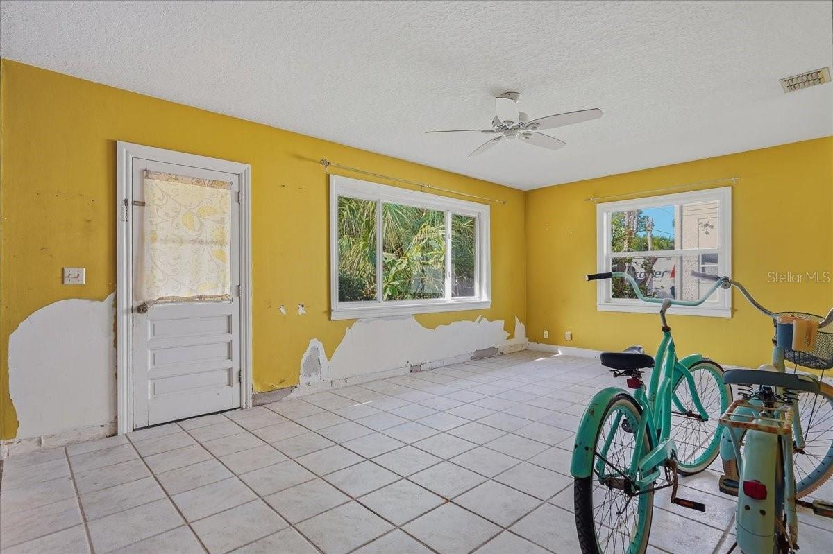 402 ORCHID LN — photo 8