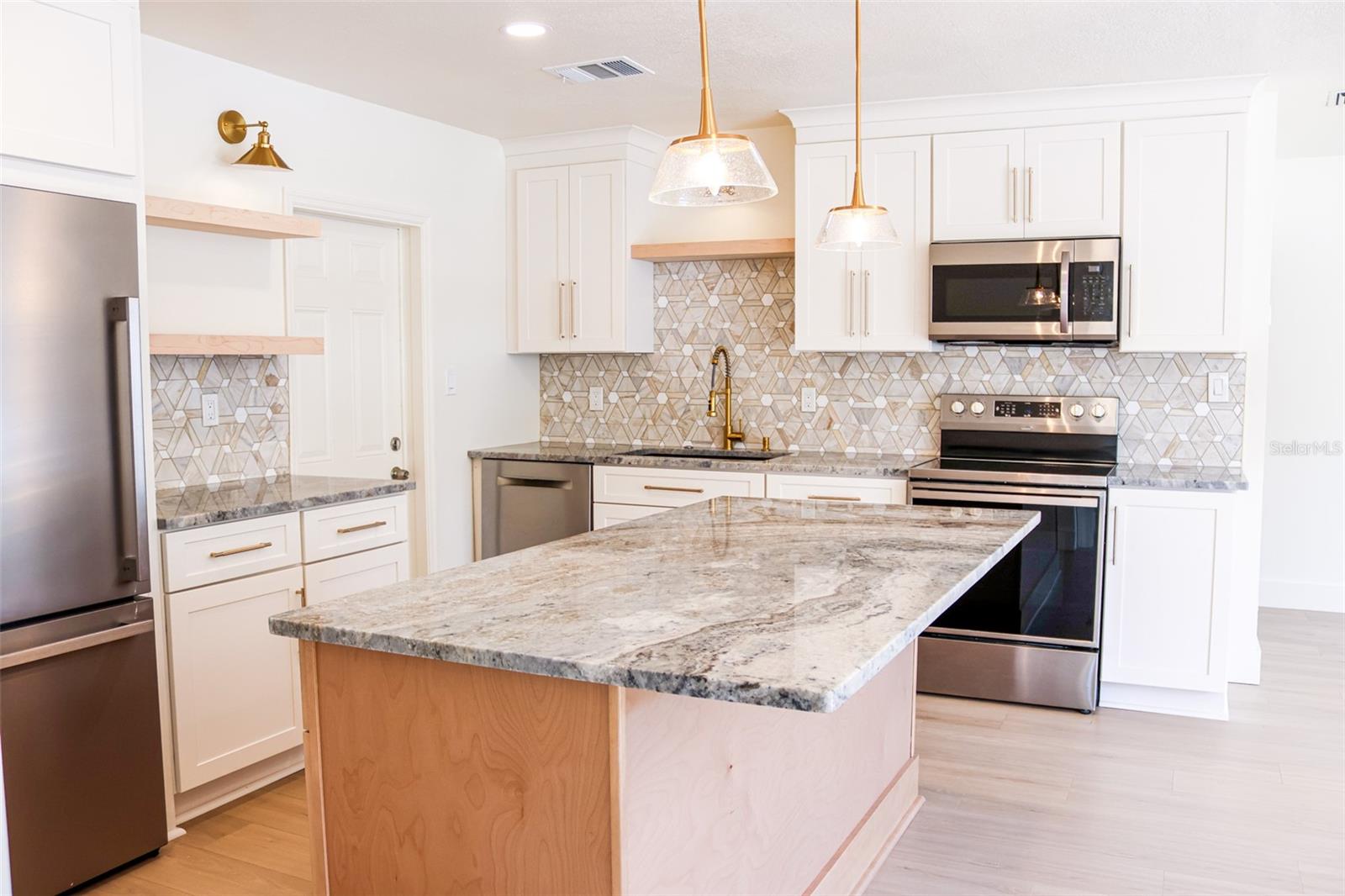 4211 W BAY VIEW AVE — photo 4