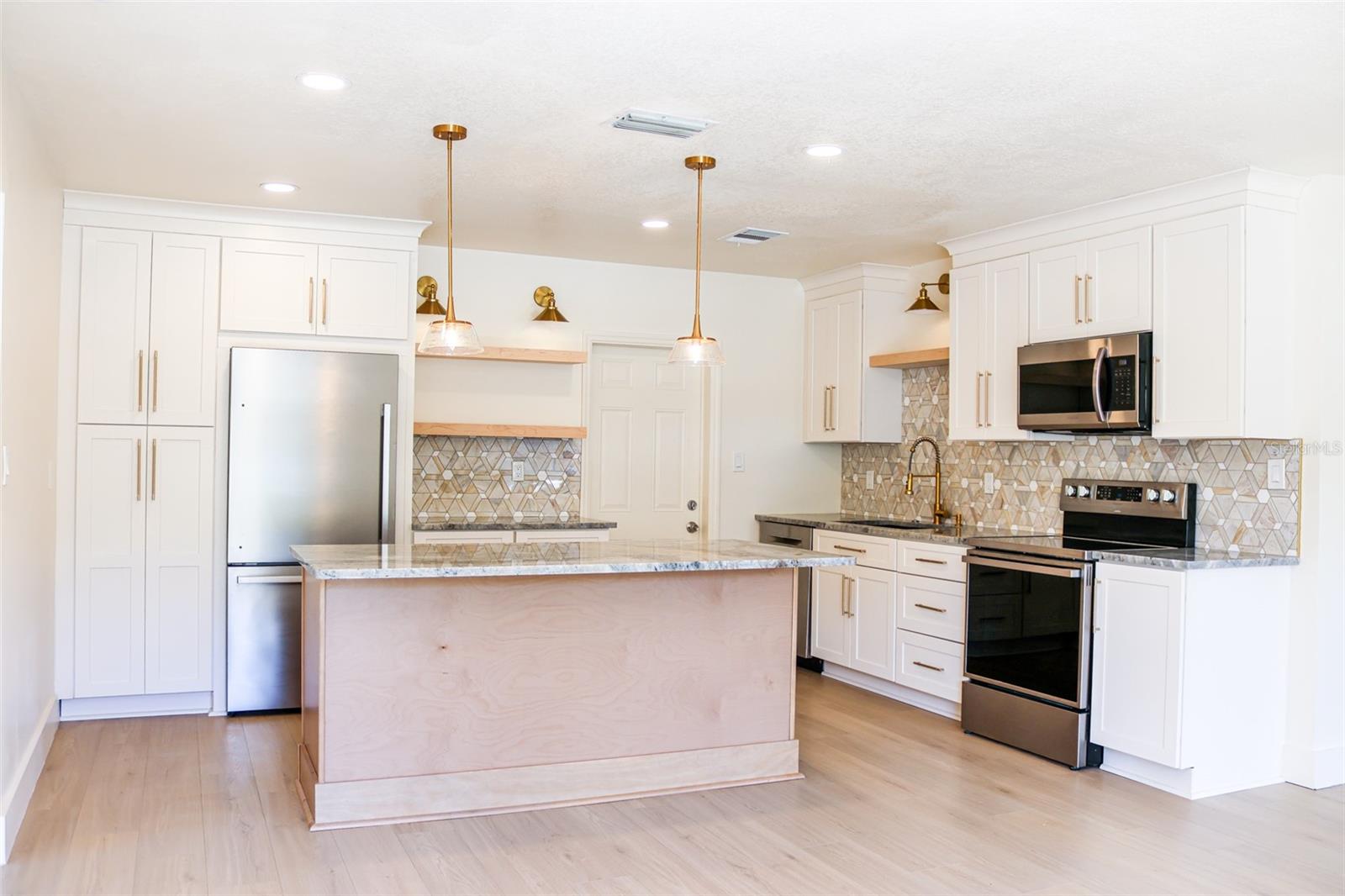 4211 W BAY VIEW AVE — photo 3