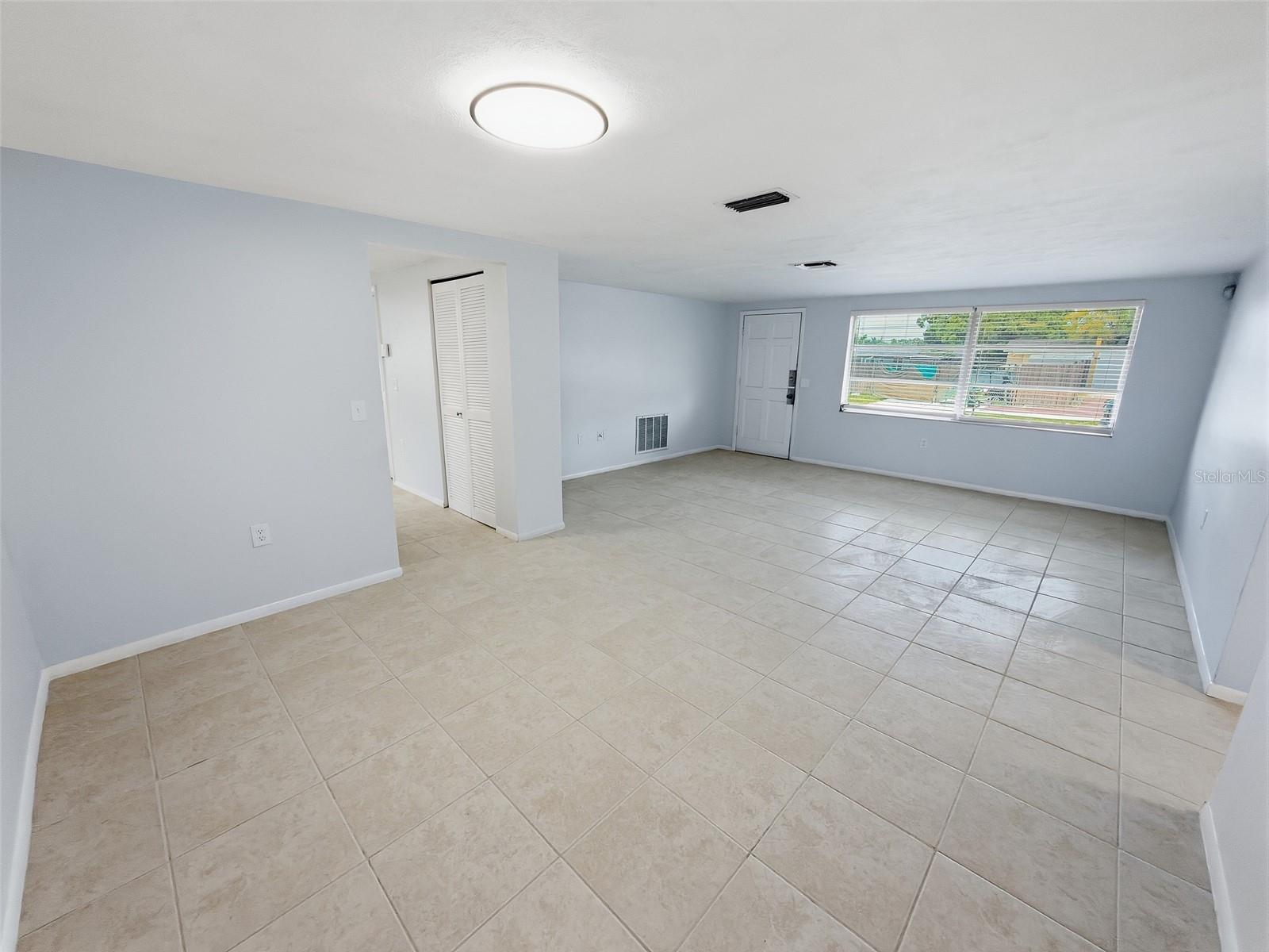 4208 CANTERBERRY DR — photo 8