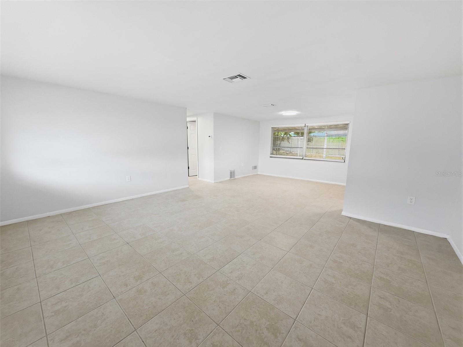 4208 CANTERBERRY DR — photo 5