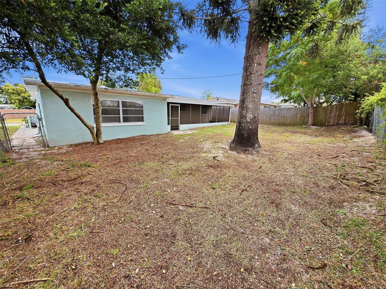 4208 CANTERBERRY DR — photo 29