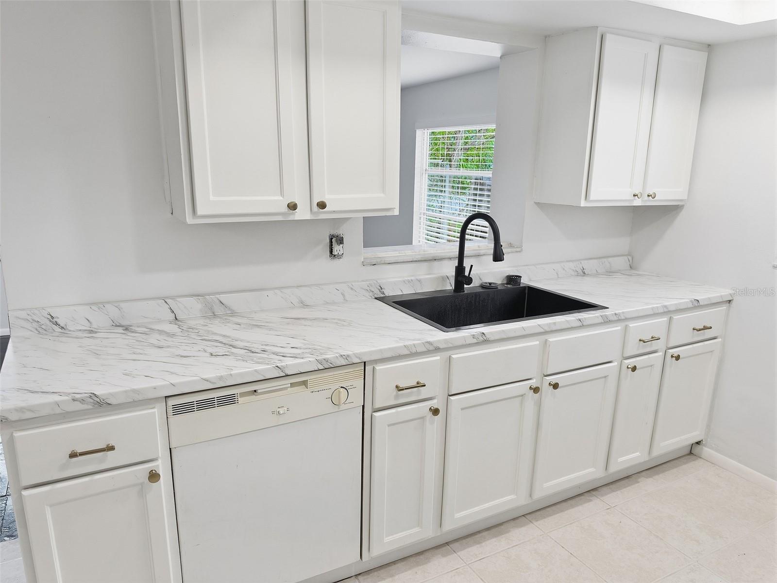 4208 CANTERBERRY DR — photo 20