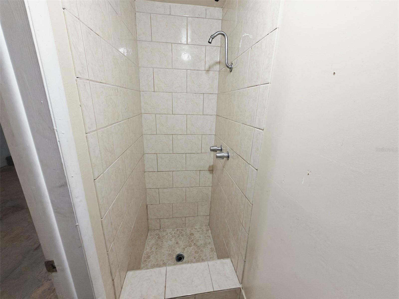 4208 CANTERBERRY DR — photo 33