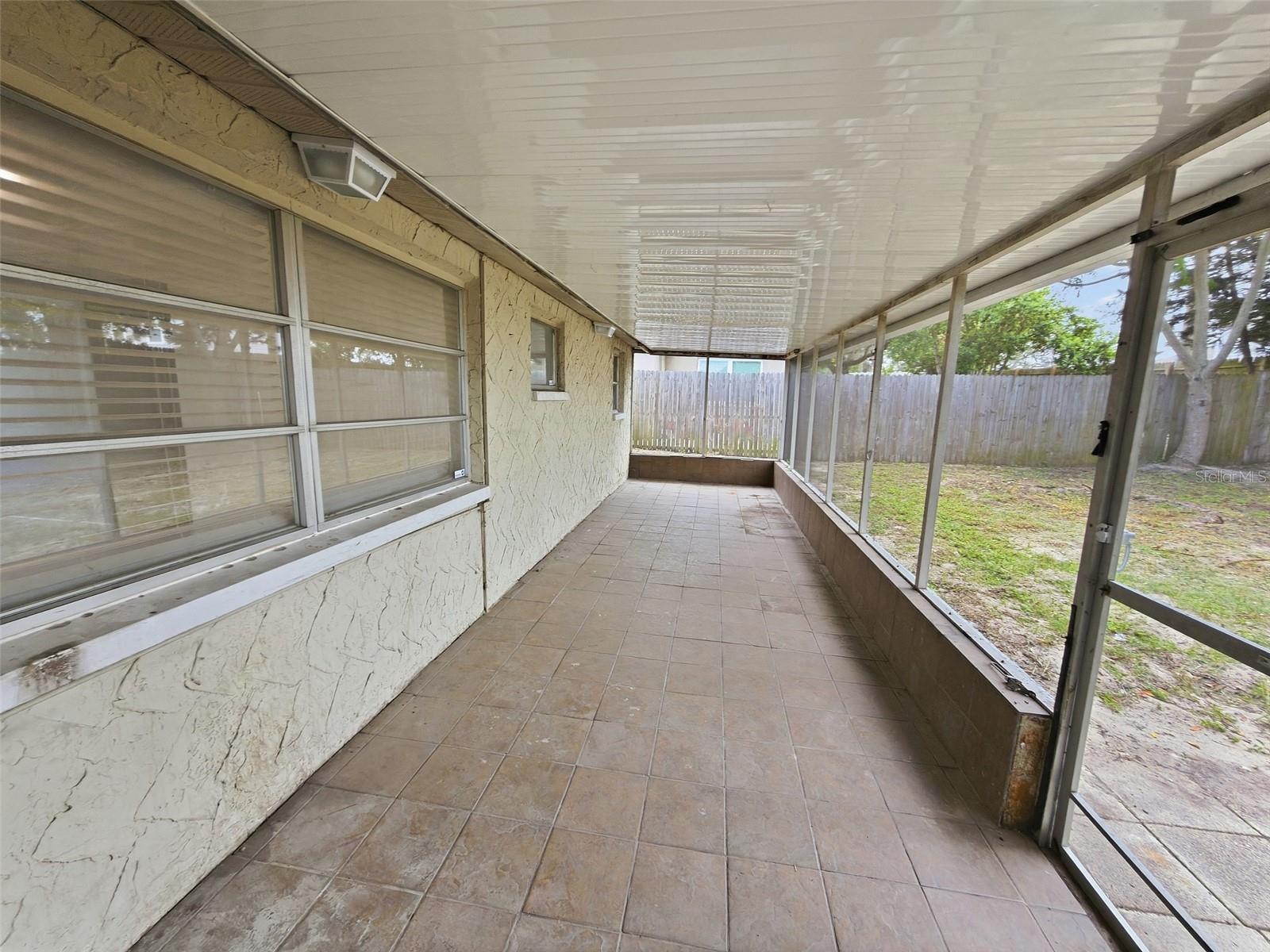 4208 CANTERBERRY DR — photo 25