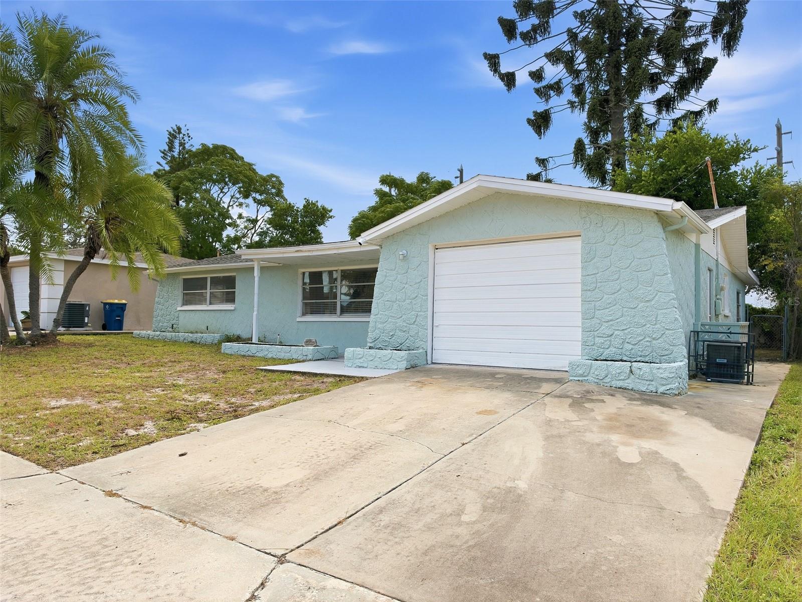 4208 CANTERBERRY DR — photo 2