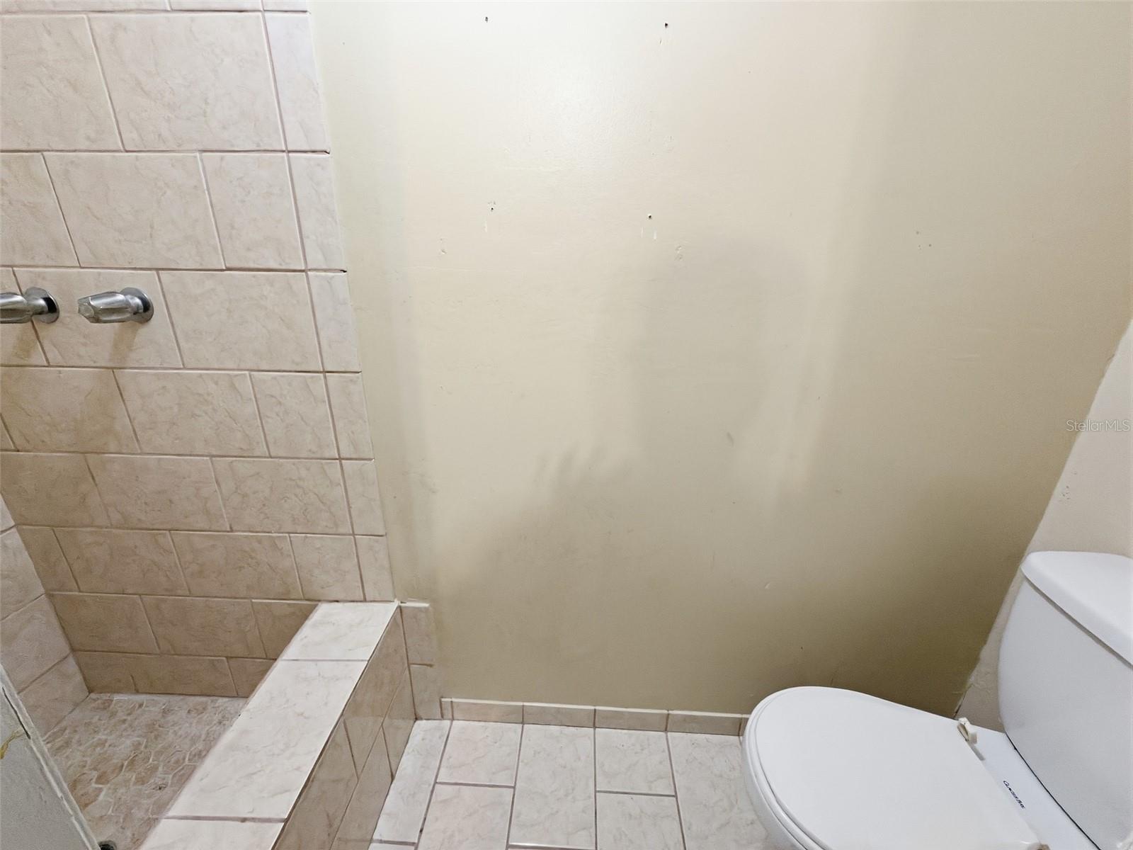 4208 CANTERBERRY DR — photo 32