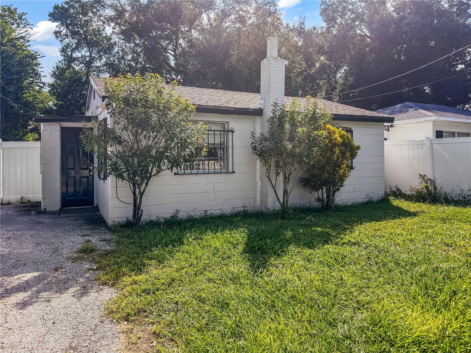 8307 N HILLSBOROUGH LN — photo 10