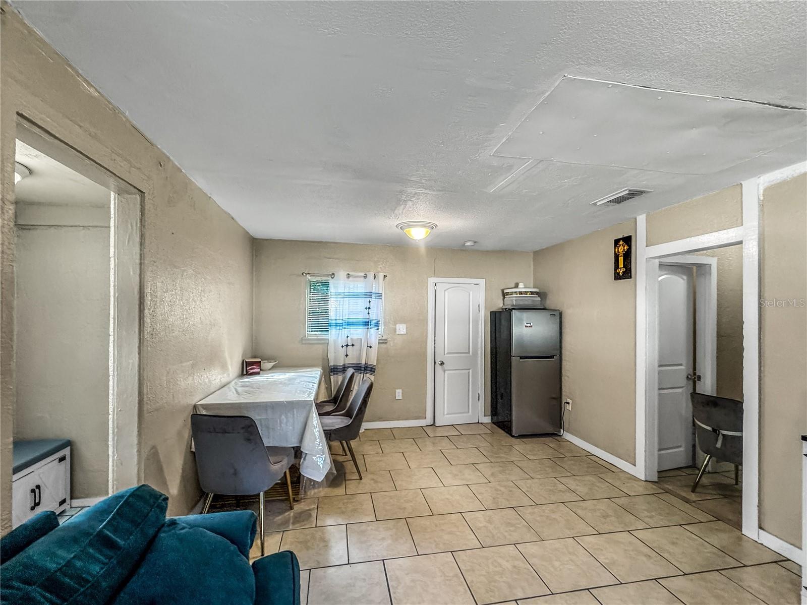 8307 N HILLSBOROUGH LN — photo 5