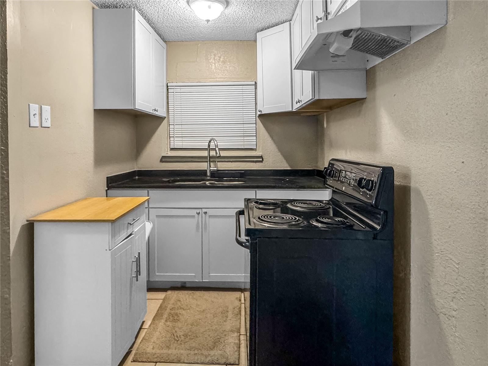 8307 N HILLSBOROUGH LN — photo 4