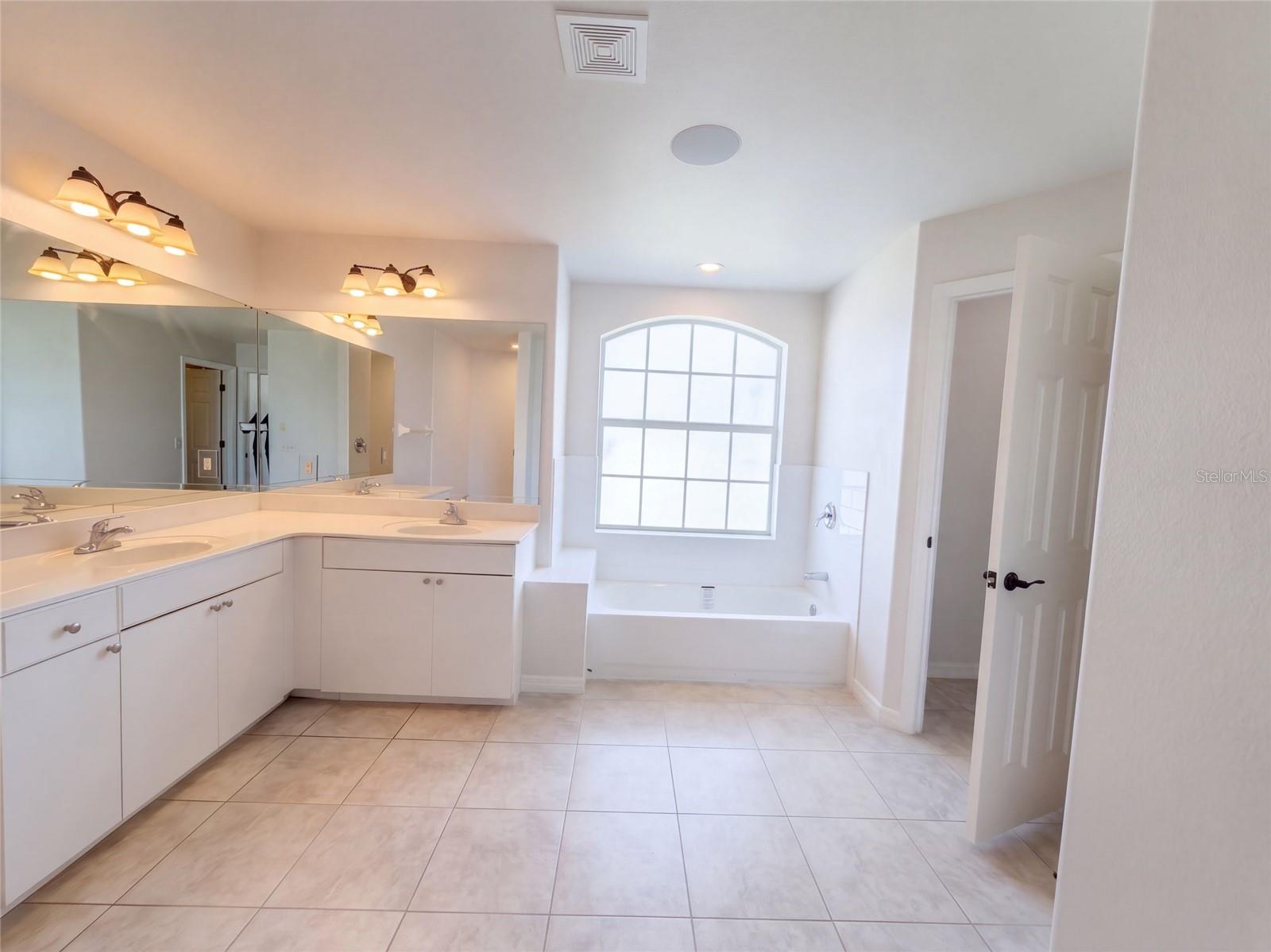 5491 S CRANBERRY BLVD — photo 23