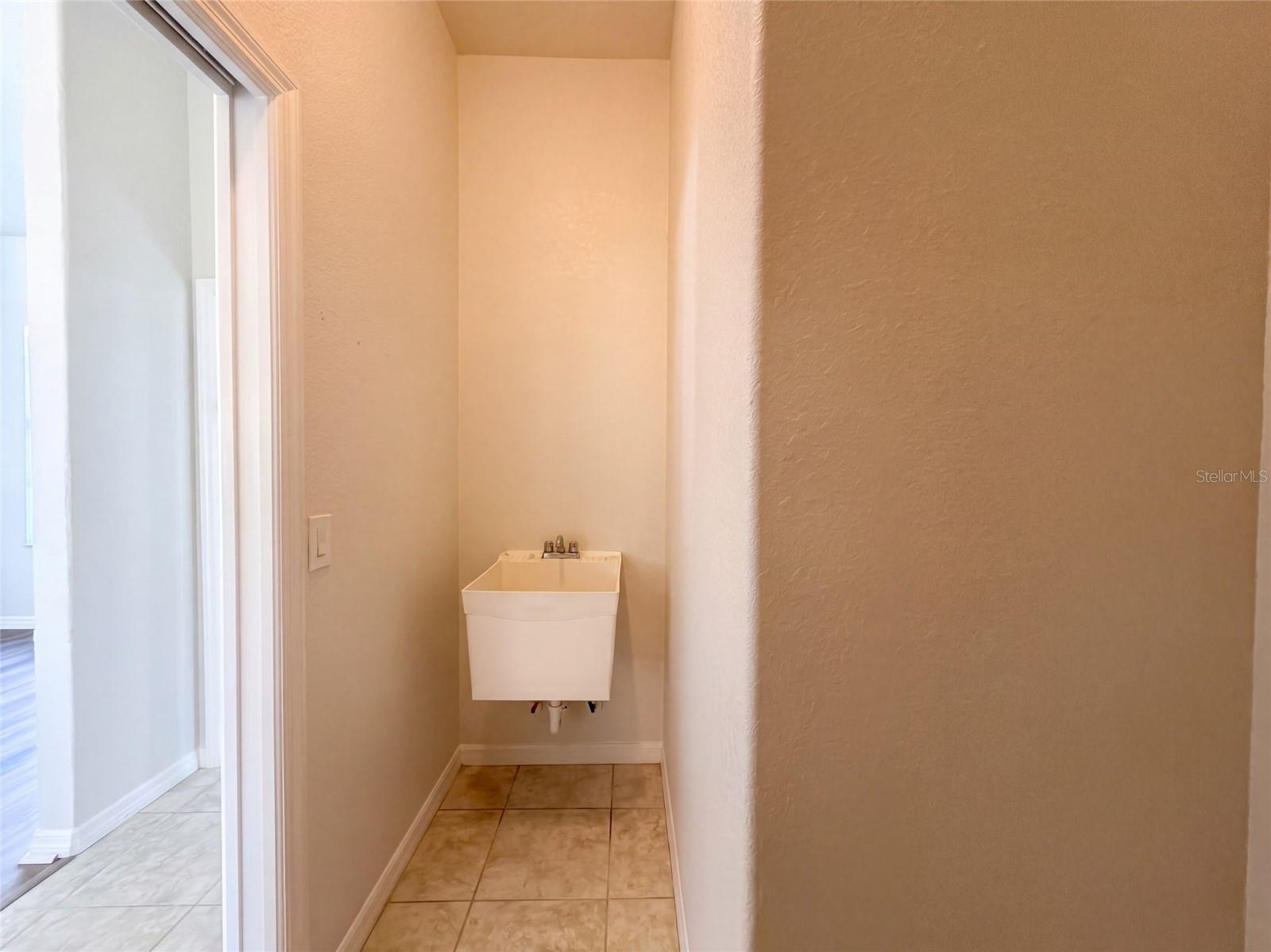 5491 S CRANBERRY BLVD — photo 37