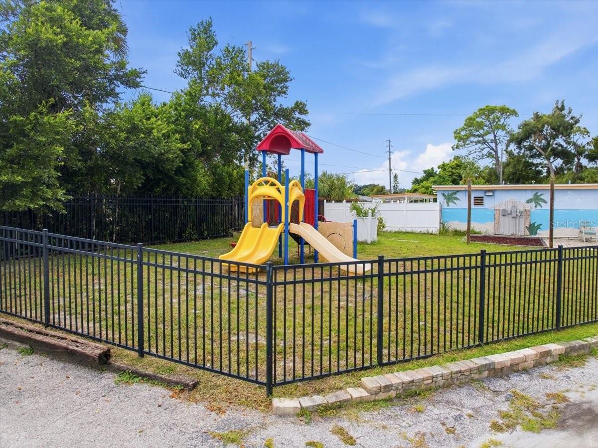 3350 WILTSHIRE DR — photo 37