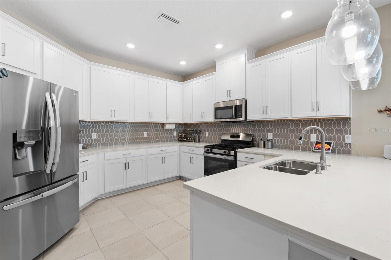 6326 GRANDVIEW HILL CT — photo 8