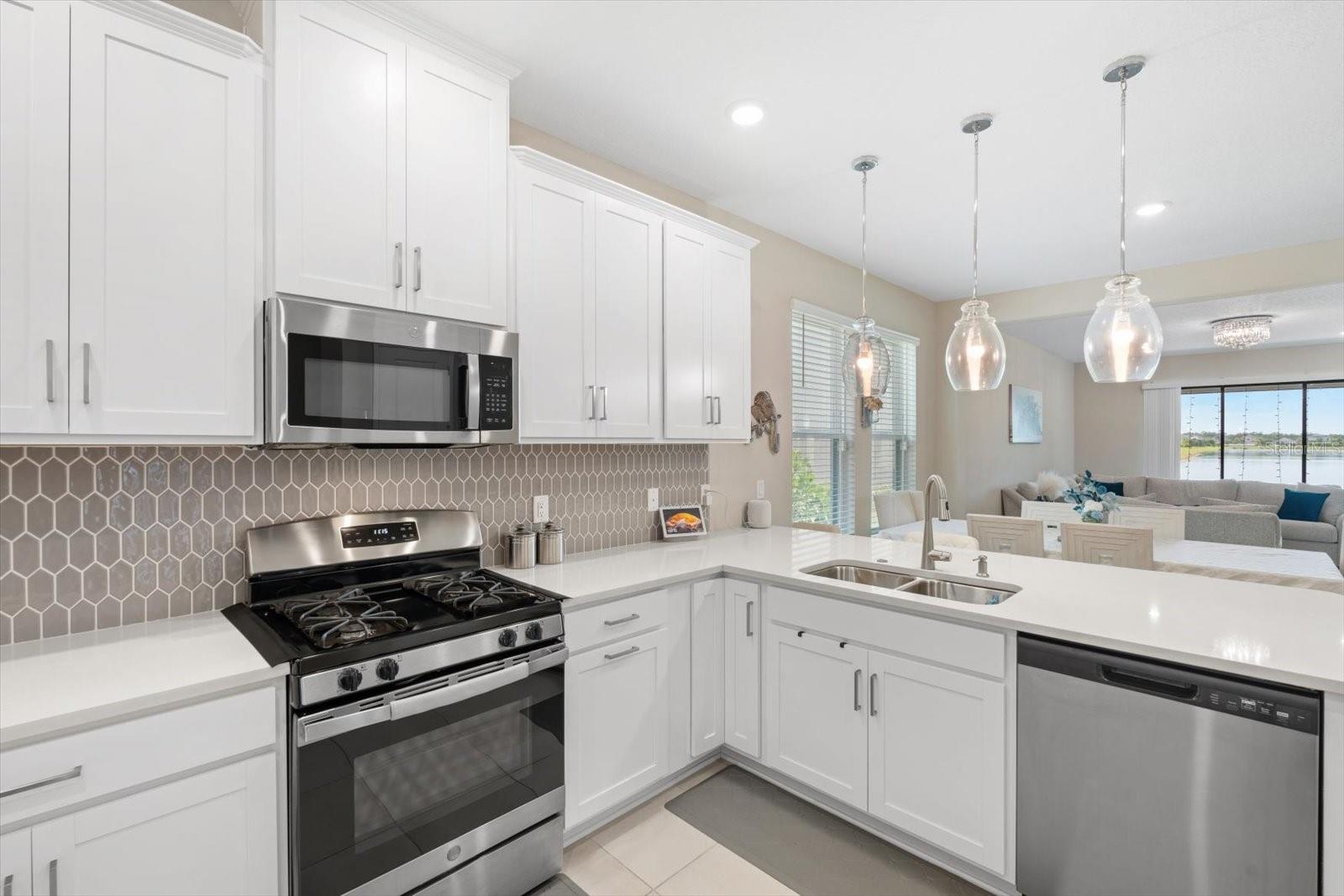 6326 GRANDVIEW HILL CT — photo 9