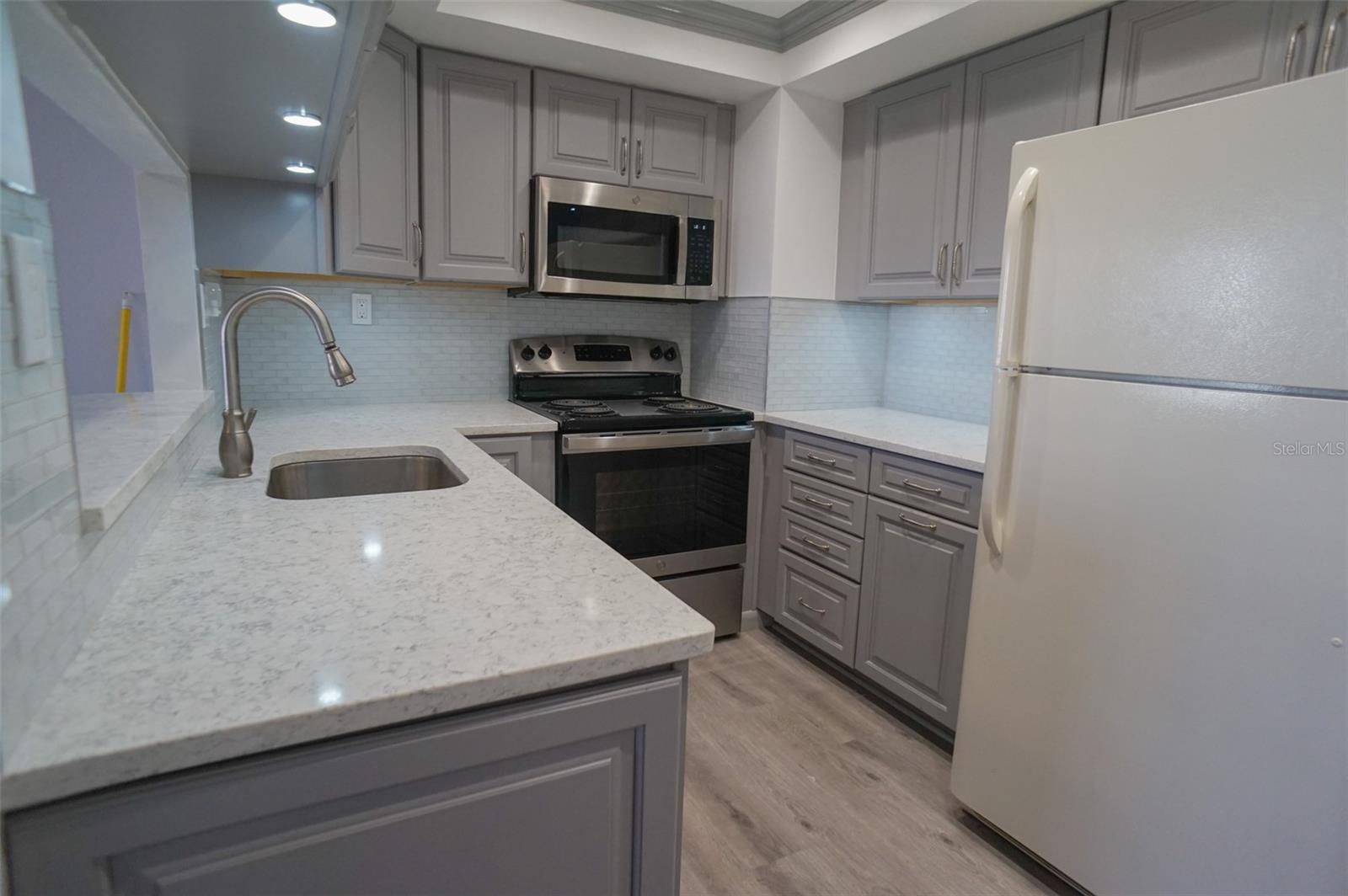 400 ISLAND WAY #308 — photo 6