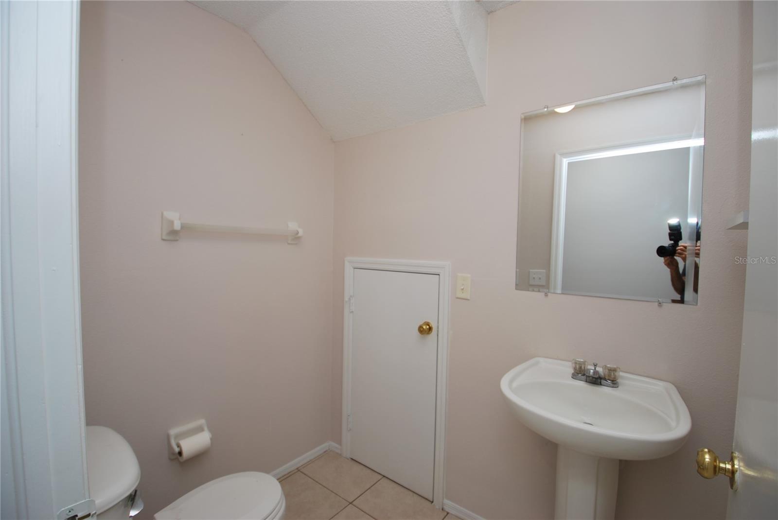 2027 FLUORSHIRE DR — photo 9