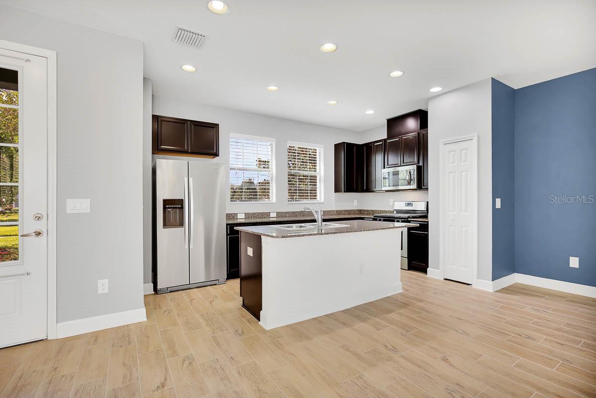 5808 CIRCA FISHHAWK BLVD — photo 2