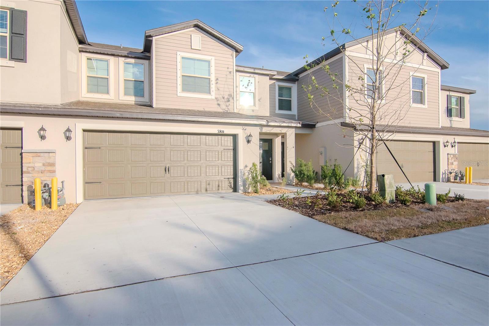 3210 BRYANT PARK DR — photo 2