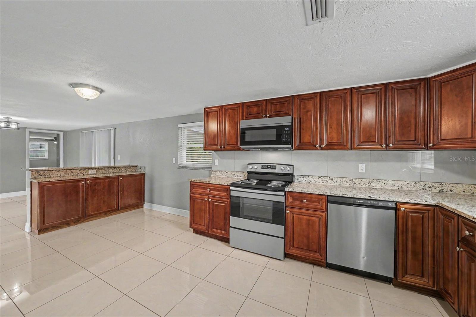 7820 BIRCHWOOD DR — photo 7