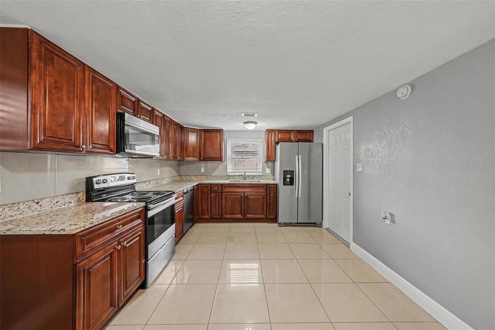 7820 BIRCHWOOD DR — photo 6