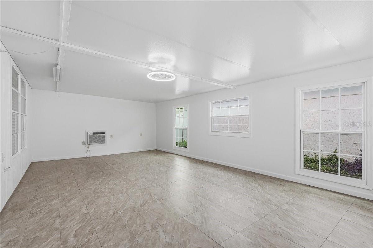 7047 SILVERMILL DR — photo 37