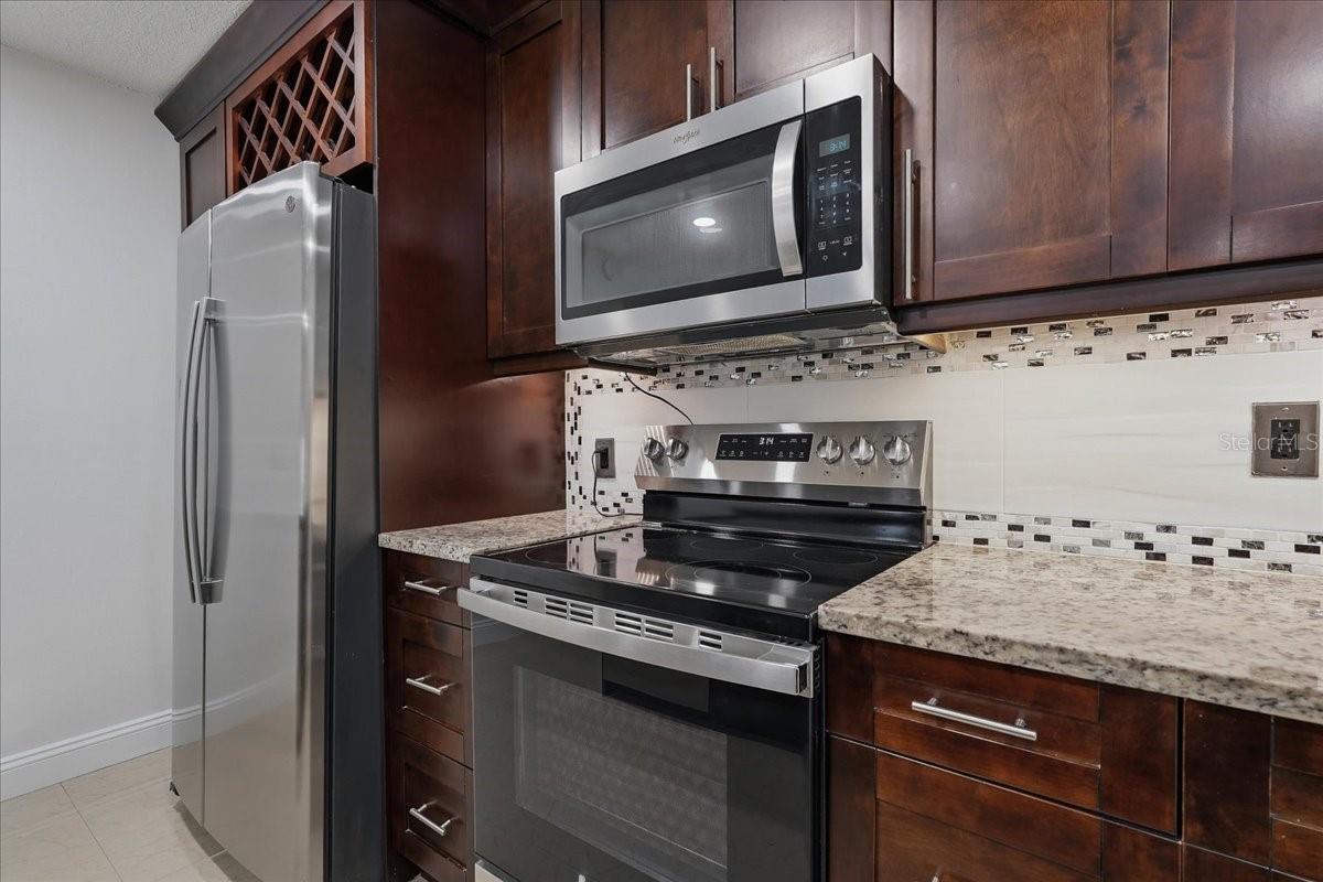 7047 SILVERMILL DR — photo 14