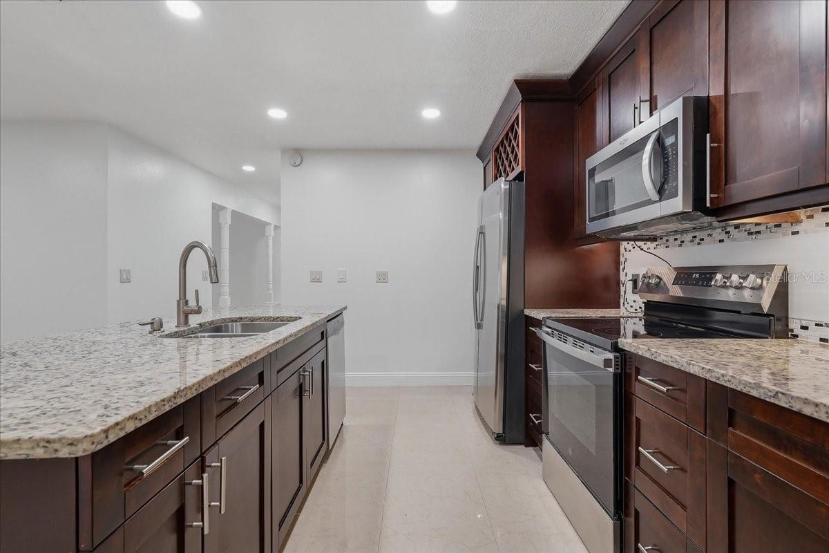 7047 SILVERMILL DR — photo 17