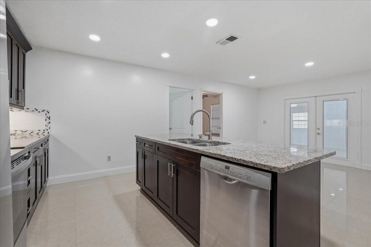 7047 SILVERMILL DR — photo 16