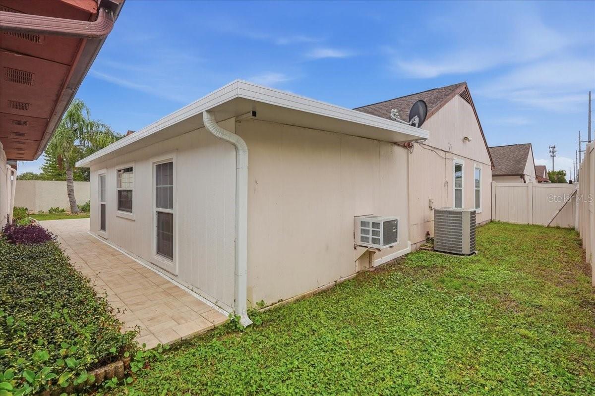 7047 SILVERMILL DR — photo 46