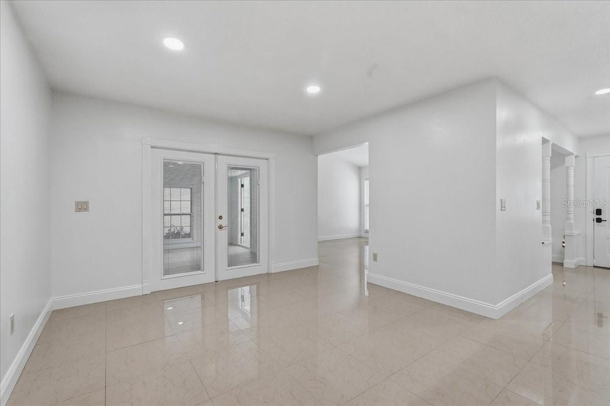 7047 SILVERMILL DR — photo 19