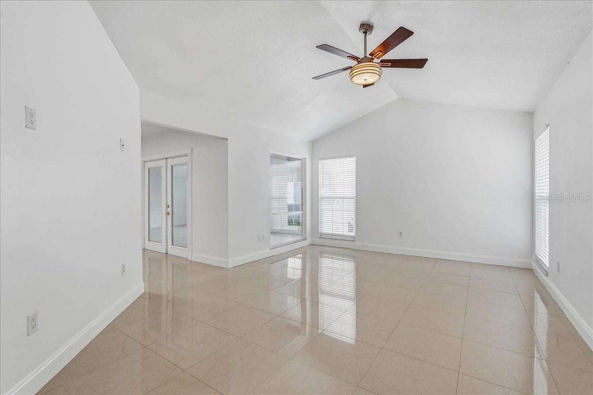 7047 SILVERMILL DR — photo 6