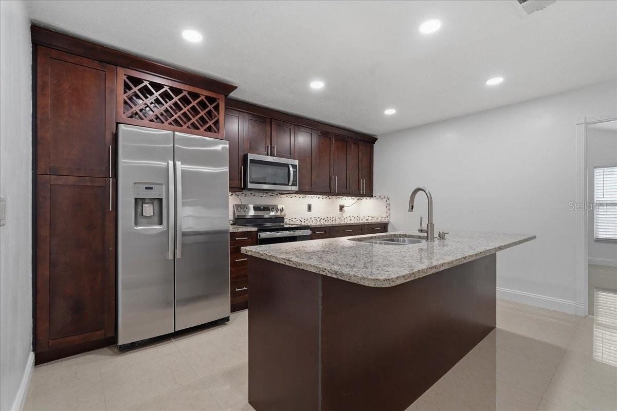 7047 SILVERMILL DR — photo 12