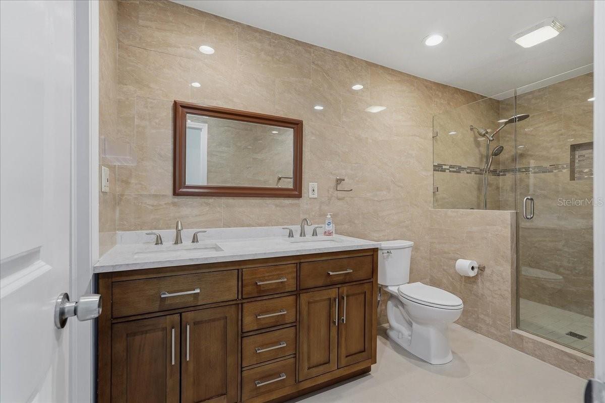 7047 SILVERMILL DR — photo 24