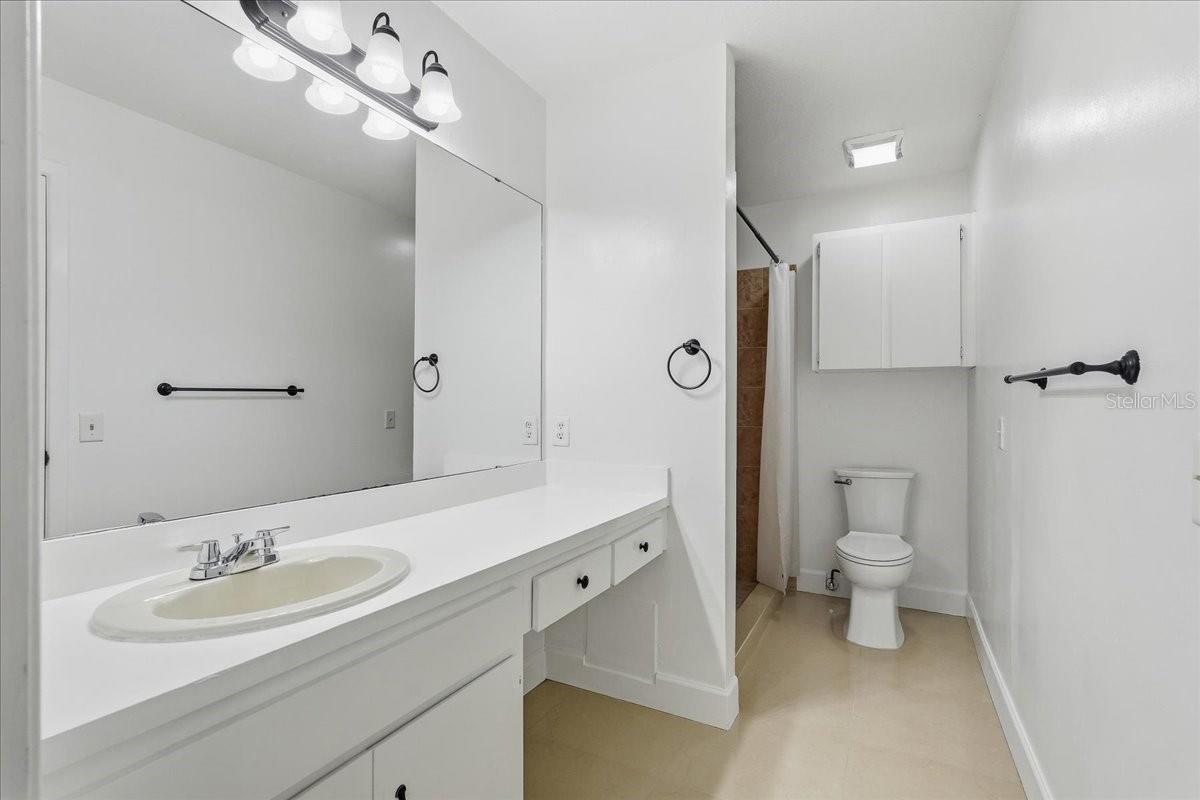 7047 SILVERMILL DR — photo 31